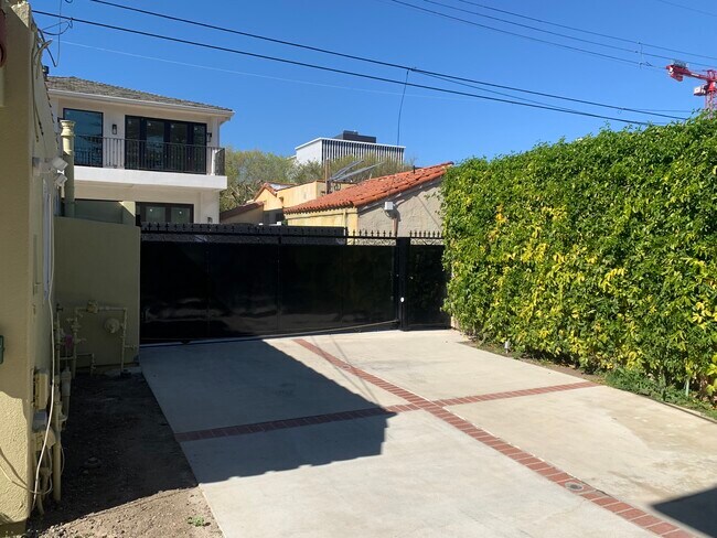 Building Photo - 145 S La Peer Dr