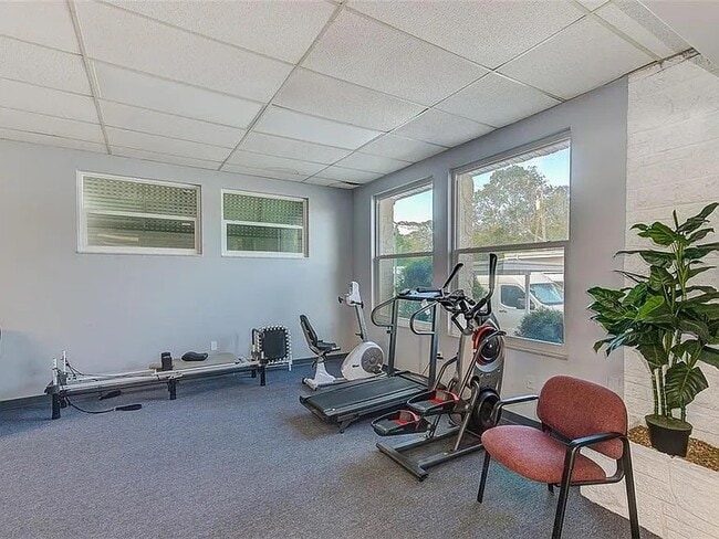Building Photo - 250 Rosery Rd NW