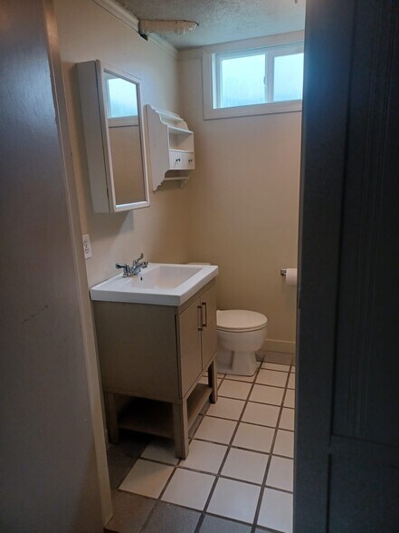 Building Photo - 705 Canyon View Drive