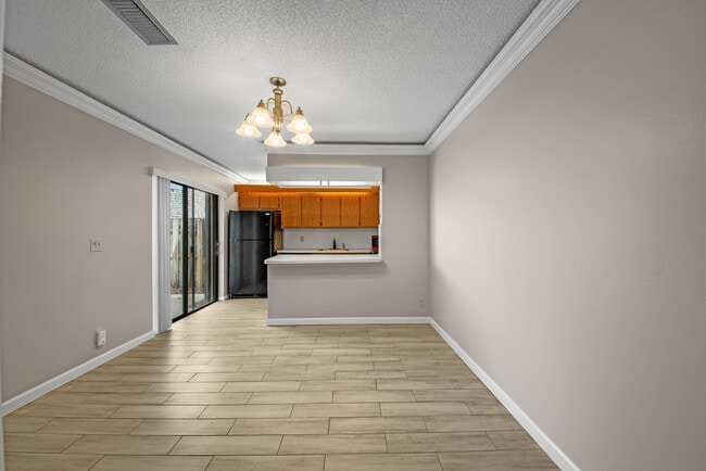 Building Photo - 388 Lake Arbor Dr