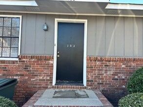 Building Photo - Rosewood  Neighborhhood