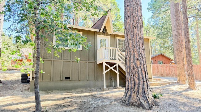 Building Photo - 52830 Pine Cove Rd