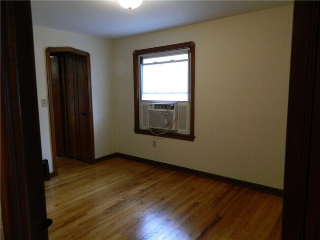 Building Photo - 1046 Grace St