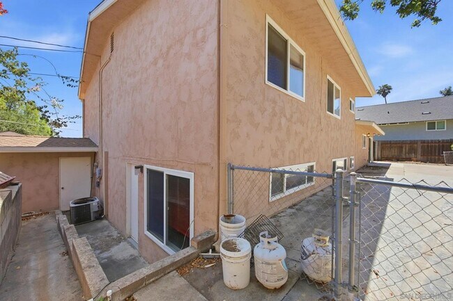 Building Photo - 352 Beaumont Dr
