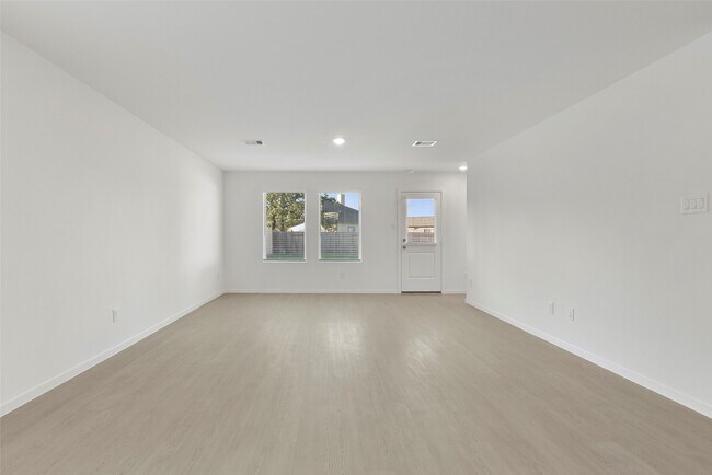 Building Photo - 253 Douglas Hls Dr