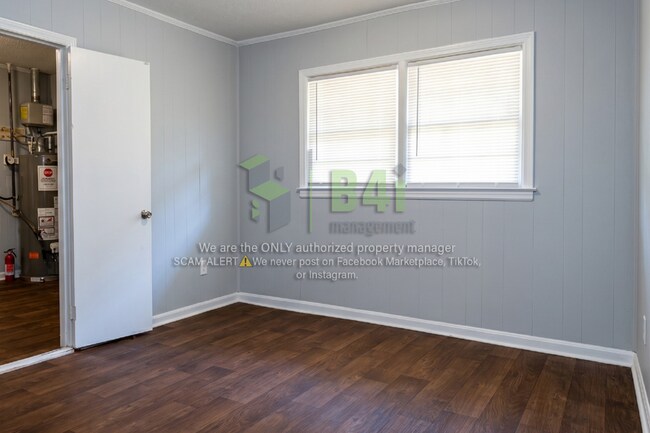 Building Photo - 6106 Venetian Way SW