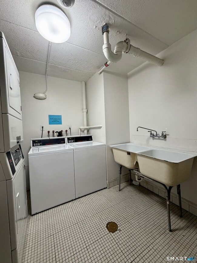 Building Photo - 27 Northill St