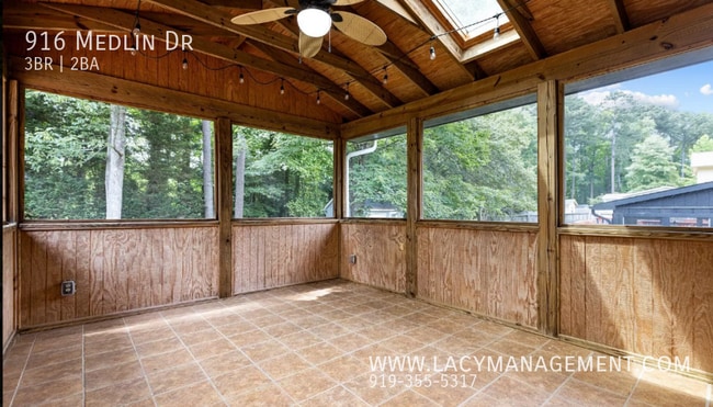 Building Photo - 916 Medlin Dr