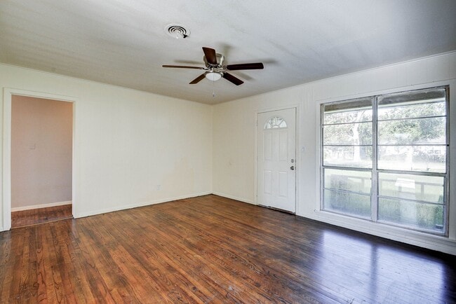 Building Photo - 131 Lakewood Dr