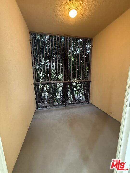 Building Photo - 962 S Gramercy Dr