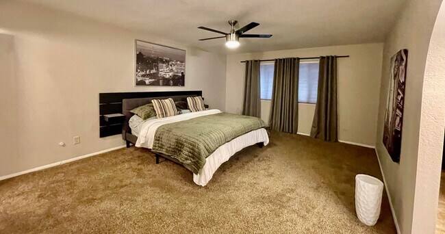 Building Photo - 2434 N Shade Tree Cir