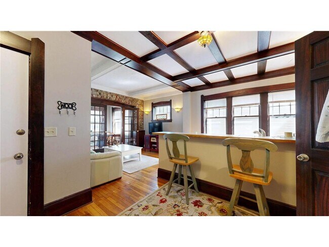 Building Photo - 604 Holly Ave