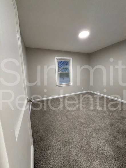 Building Photo - 3031 Linwood Ave