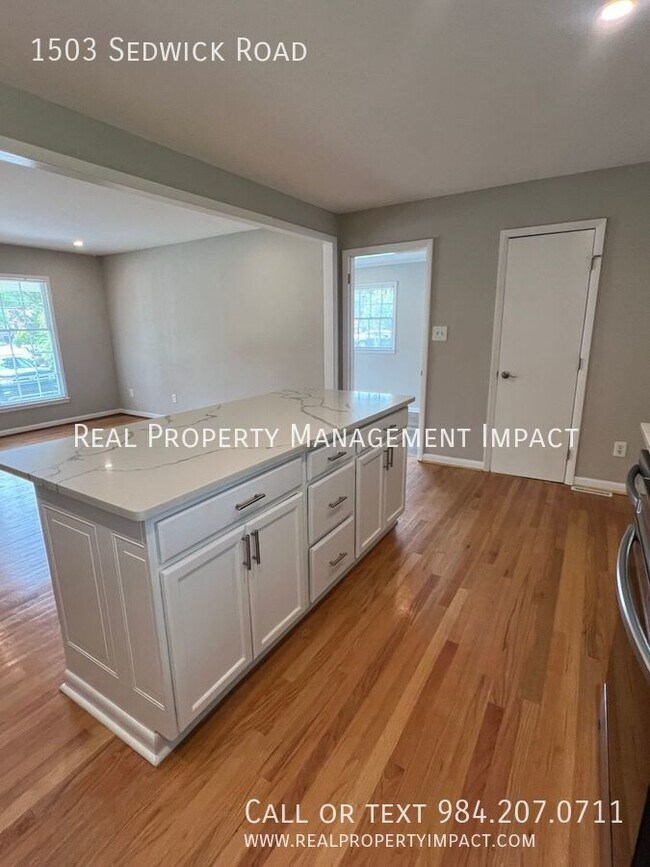 Building Photo - Vintage, 3-4 Bedroom 3 Bath Parkland Ranch...