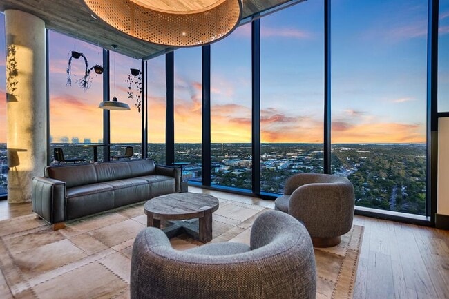 Building Photo - 84 East Ave