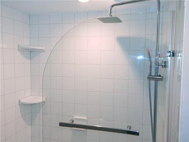 Building Photo - 12 NE 19th Ct