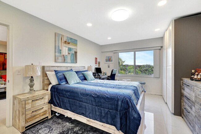 Building Photo - 1401 SW 128th Terrace