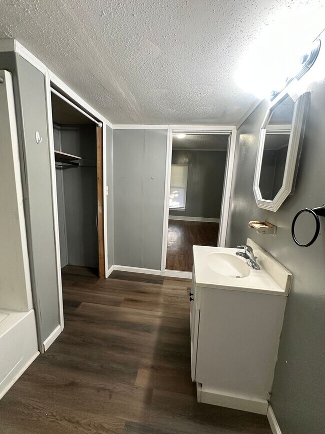 Building Photo - Adorable 2 Bed/ 1 Bath Home in Republic, MO!