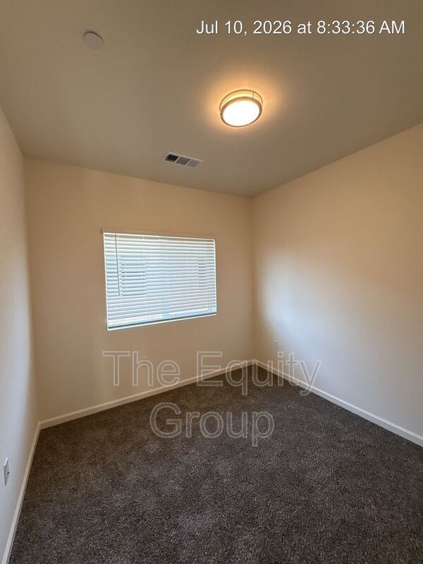 Building Photo - 723 S Pinkham St