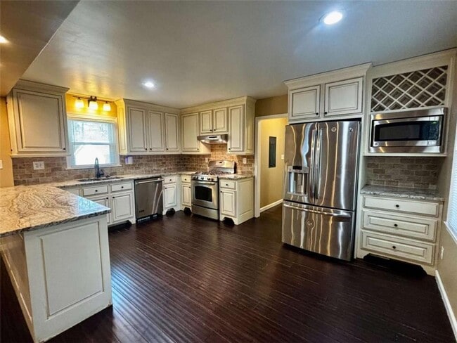 Building Photo - 125 Lantern Ridge Dr