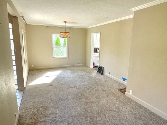 Building Photo - Woodstock area, 1 bedroom, 1 bath with finished basement