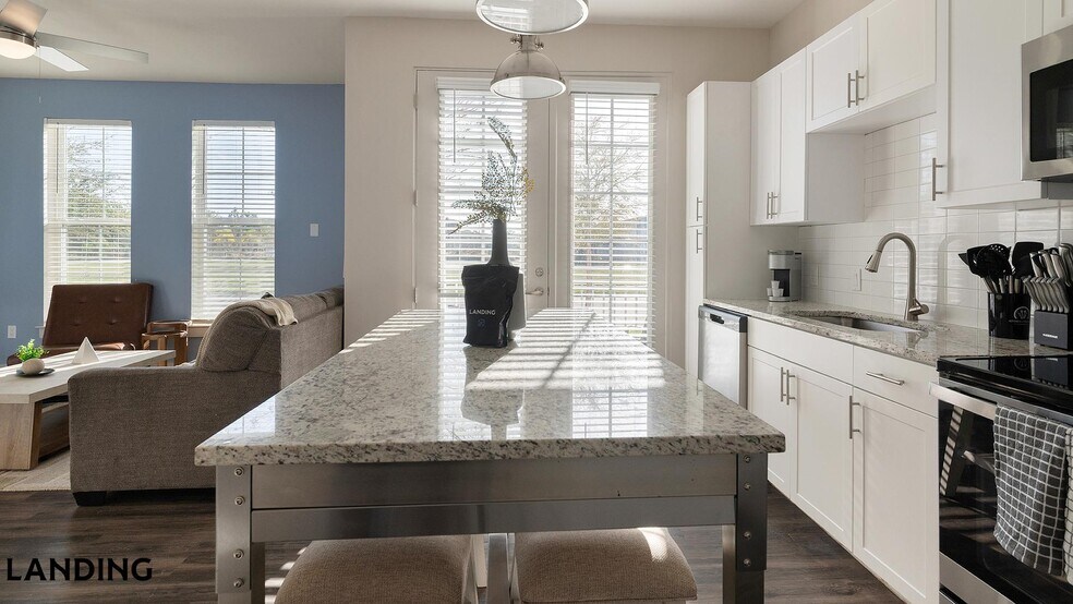 Building Photo - 5885 Lakehurst Dr
