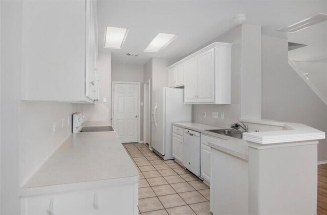 Building Photo - 20330 Roble Green Trl