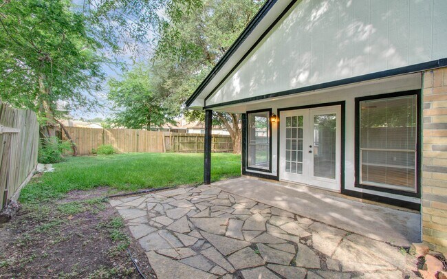 Building Photo - 13215 Bunker Hill Dr