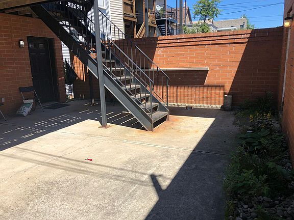 Building Photo - "Discover Urban Elegance: Spacious 2-Bed, ...