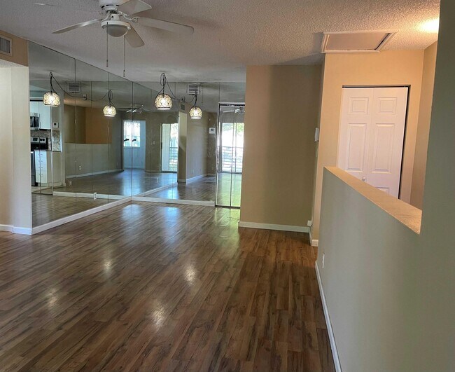 Building Photo - 704 Gardens Dr
