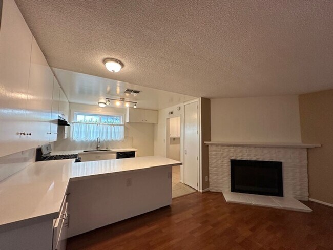 Building Photo - Stunning 5 bedroom tree lined cul-de-sac street in West Hills