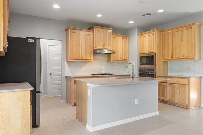 Building Photo - 8712 Slater Dr