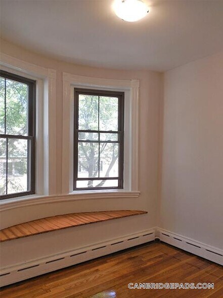 Building Photo - 110 Willow St