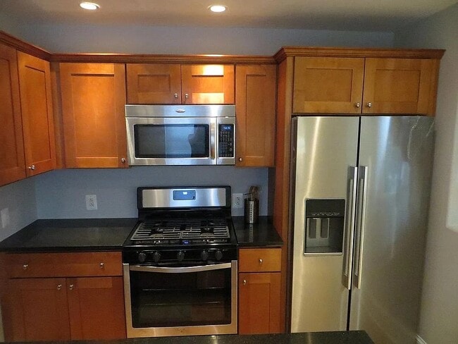 Building Photo - 1639 Carpenter St