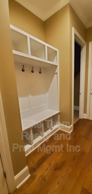 Building Photo - 550 Cottonfield Cir