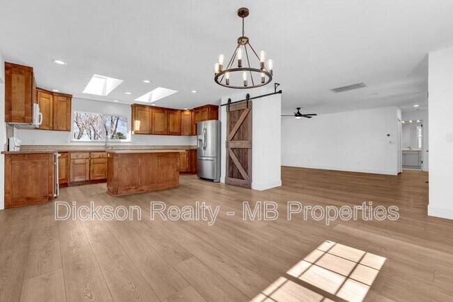 Building Photo - 7245 Pembroke Dr