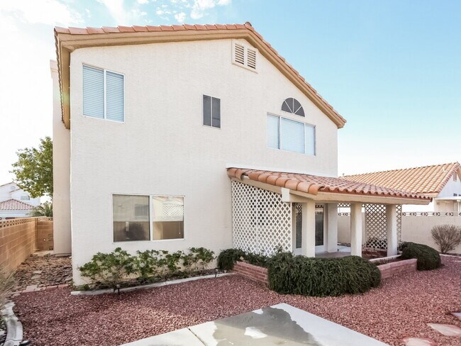 Building Photo - 1832 Fan Fare Dr