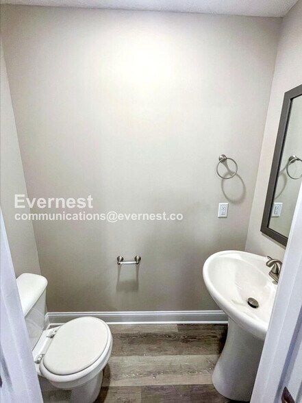 Building Photo - 1135 Eagle's View Dr