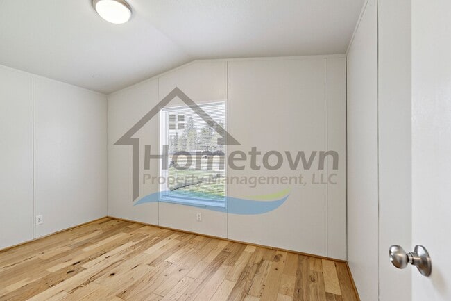 Building Photo - 5563 E Grove Ave