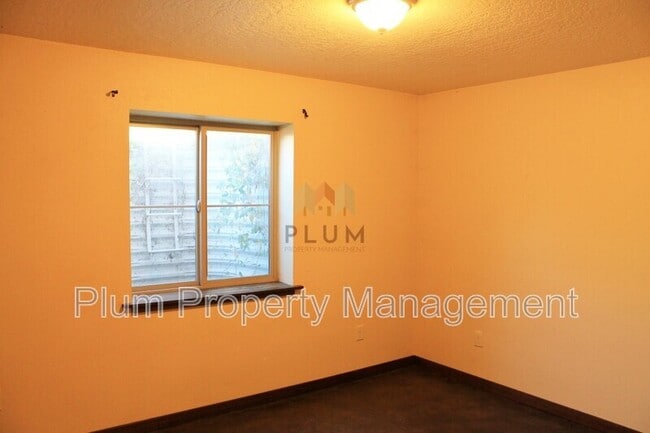 Building Photo - 1405 N Dickens St