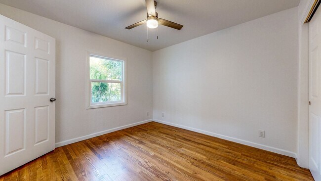 Building Photo - Bright & Clean Single Level FIVE bedroom i...