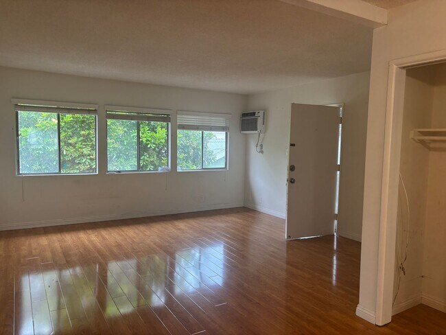 Building Photo - 1147 San Rafael Ave