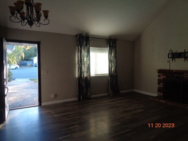 Building Photo - 720 Devonshire Ct