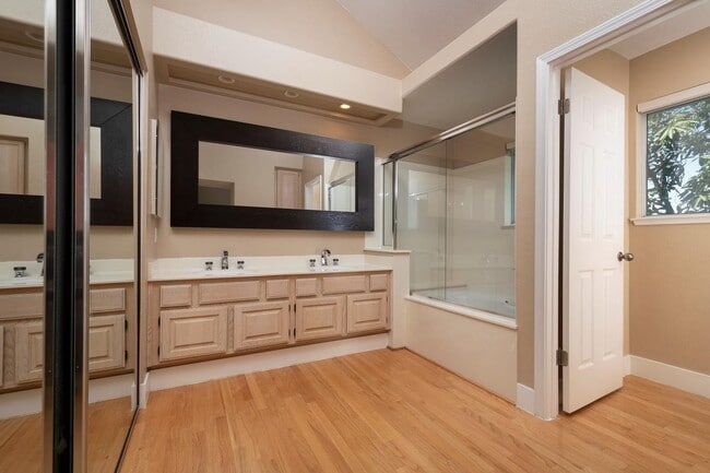 Building Photo - 812 Constellation Ct