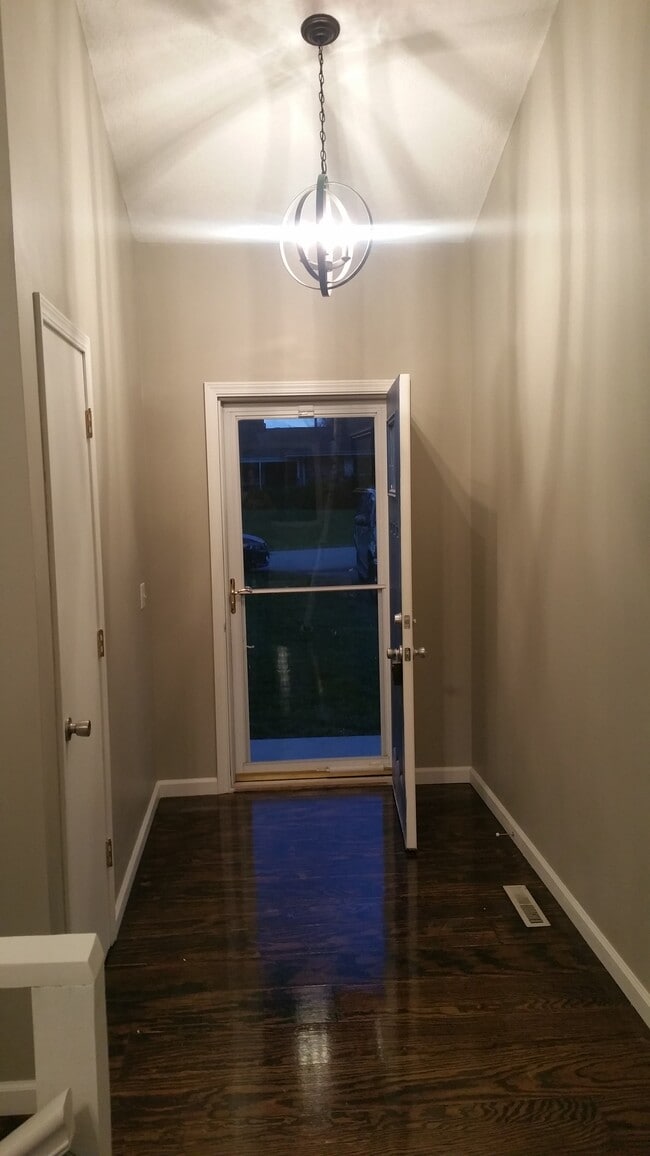 Building Photo - 135 E Ritter St