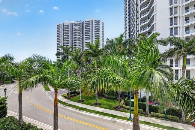 Building Photo - 3750 Yacht Club Dr