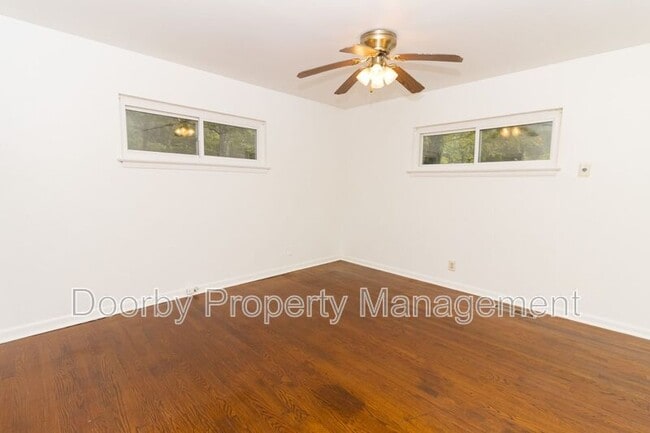 Building Photo - 1828 Dogwood Dr