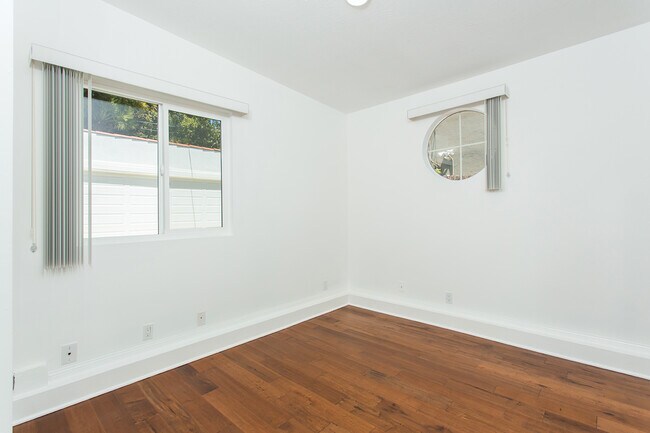 Building Photo - Beautiful spacious house
