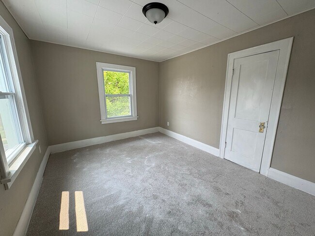 Building Photo - 4224 Fairview Dr