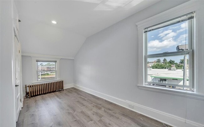 Building Photo - 425 Hancock Pl